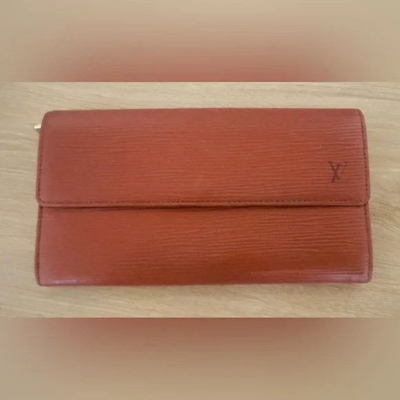💎💎✨✨Louis Vuitton Epi Leather Wallet – Elegant & Timeless✨✨💎💎
